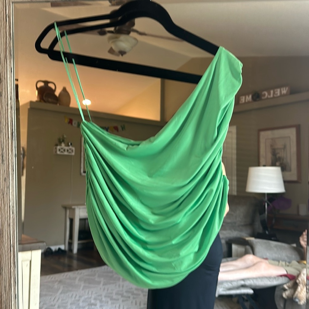 Express one shoulder top size XL in a Beautiful Green.